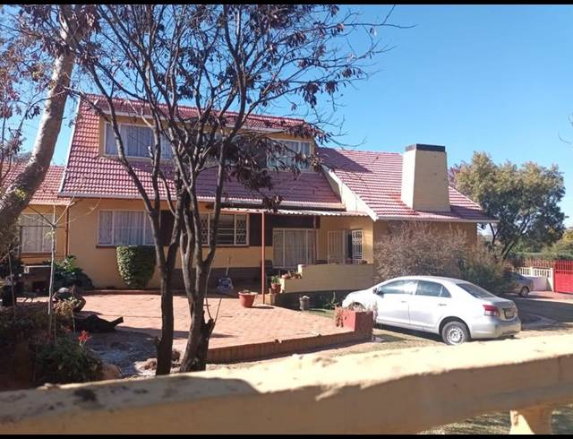 5 BEDROOM HOUSE FOR SALE IN MONDEOR